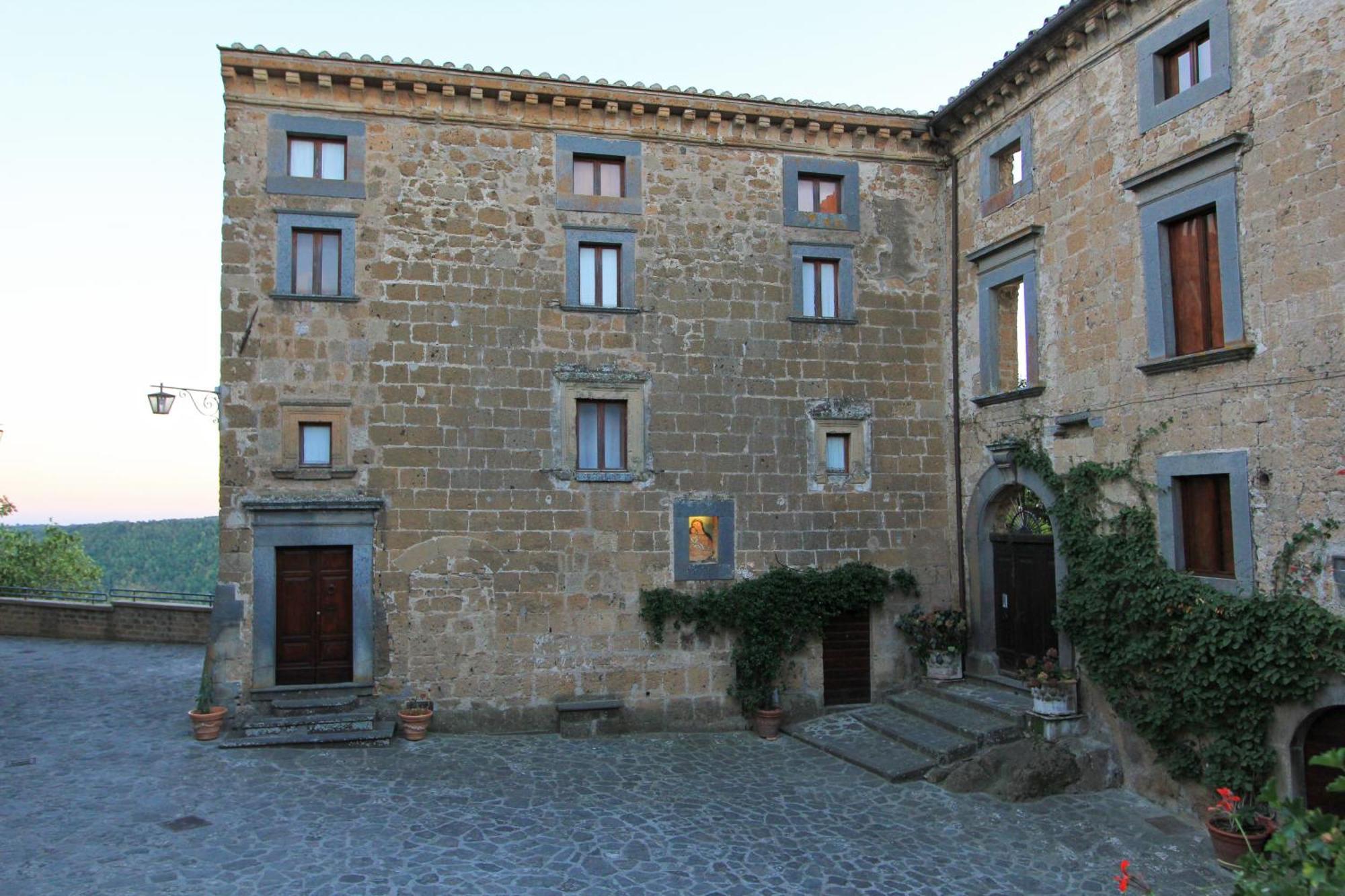 La Rocca - Palazzo Pallotti Lubriano Luaran gambar